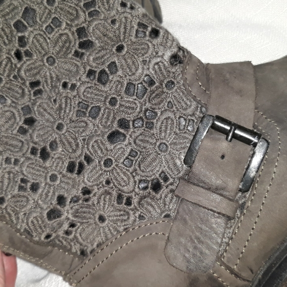 Miu Miu brown leather and lace womens shin high boots. Made in Italy. Size 8.5 - Picture 4 of 11